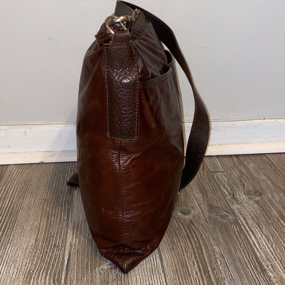 M0851 Crossbody leather bag - Picture 8 of 17